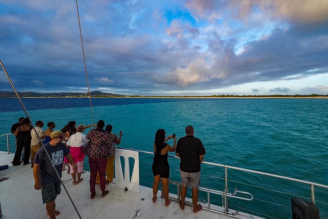 Live Music Sunset Sail - Rum Punch, Fruit Punch, and a Bring-Your-Own Snack Policy