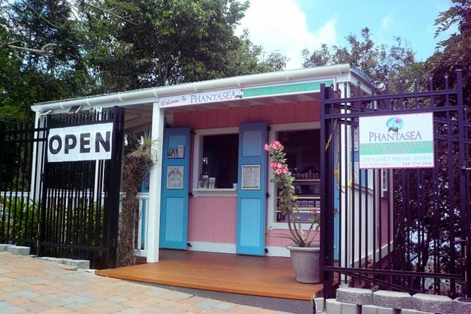 Nature and Sightseeing at Phantasea Tropical Botanical Garden - A close look at the two-acre garden visit