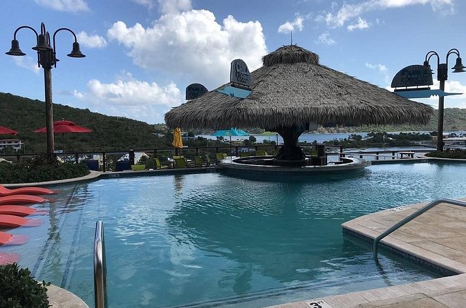 Paradise Taxi & Tours USVI-St. Thomas Airport Transfer to Wyndham Margaritaville - The difference between private transport and a guided welcome
